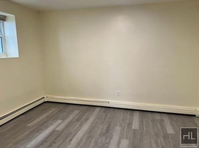 Building Photo - One Bedroom on SANDALWOOD DRIVE