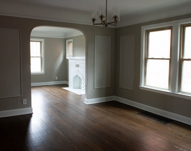 Building Photo - 789 Henrietta St