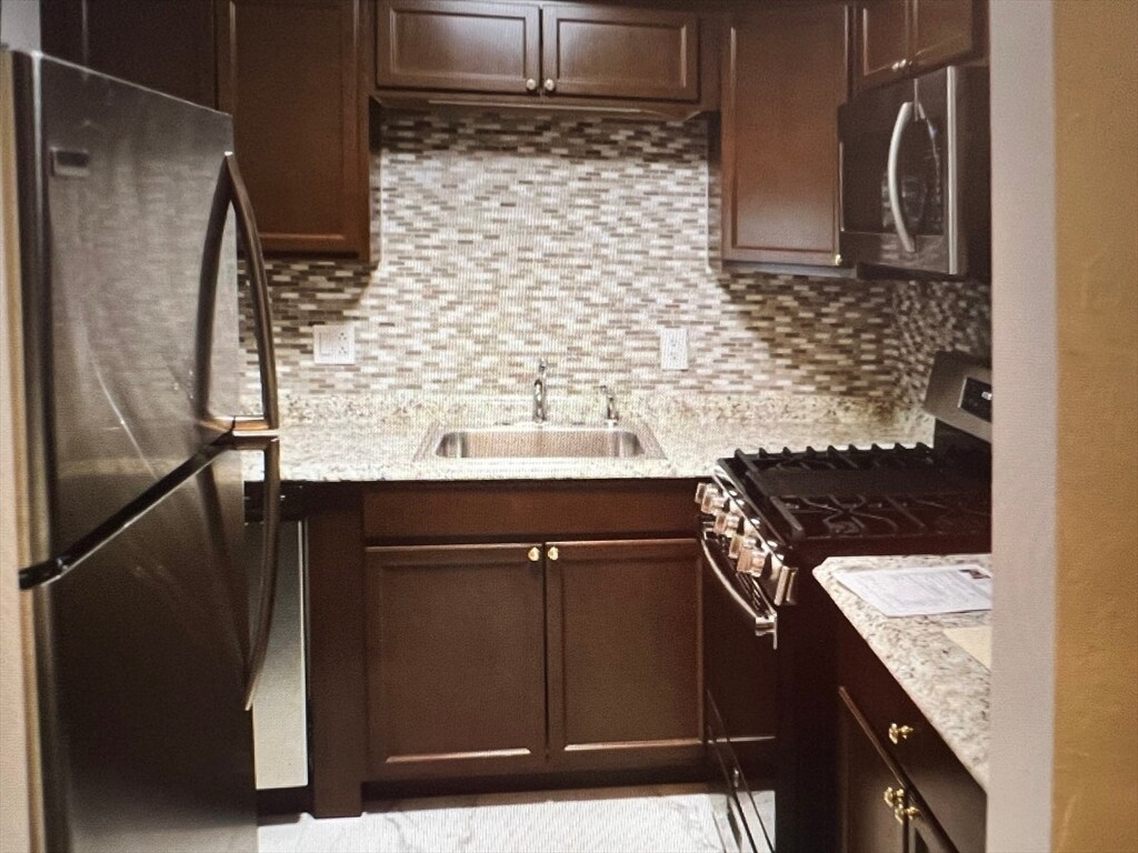 Primary Photo - 10 Skyline Dr