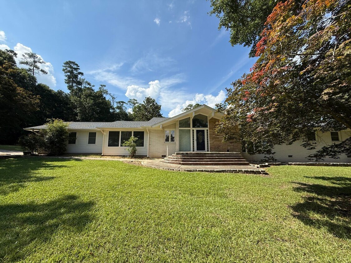 Primary Photo - Newly Remodeled Ranch-Style 4BD, 3.5BA Ral...