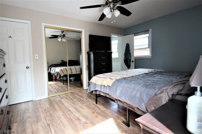 Foto del edificio - 623 Dorothy Ln