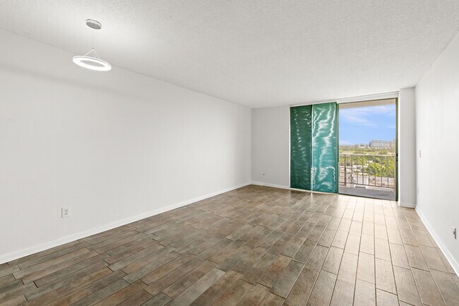 Foto del edificio - 2350 NE 135th St