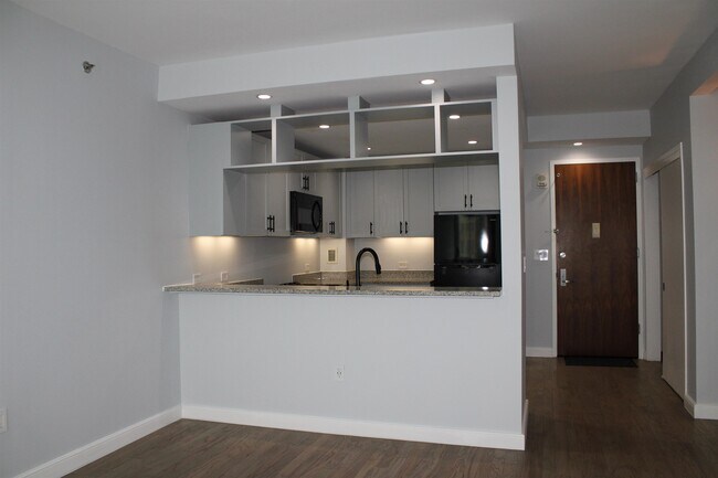 Building Photo - 20 Newport Pkwy