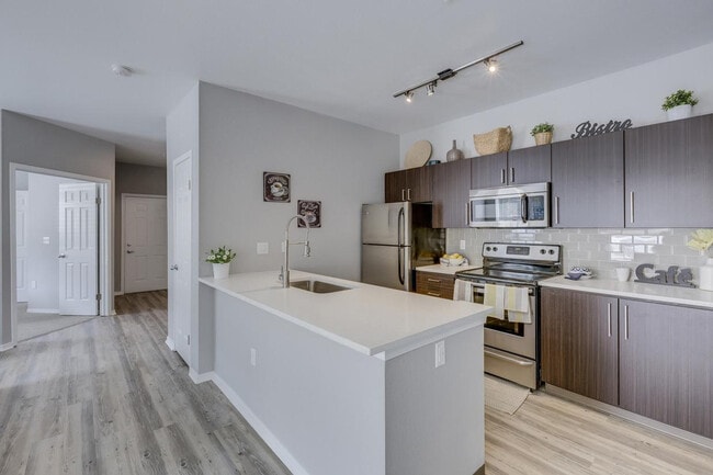 Building Photo - 15021 SW Millikan Way