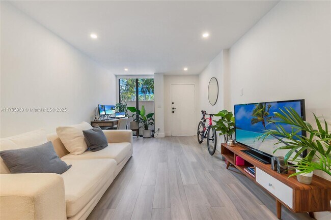 Foto del edificio - 2715 Tigertail Ave