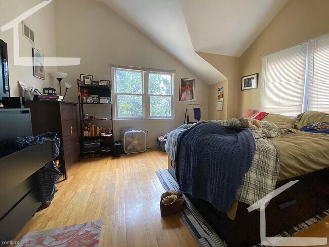Foto del edificio - 4 br, 3 bath House - 254 Allston St Apt 2B
