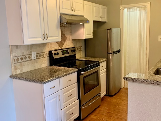 Remodeled Kitchen - 143 Piccadilly Pl