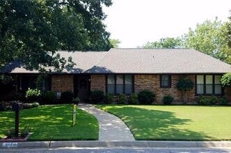 Building Photo - 2808 Greenbrook Dr