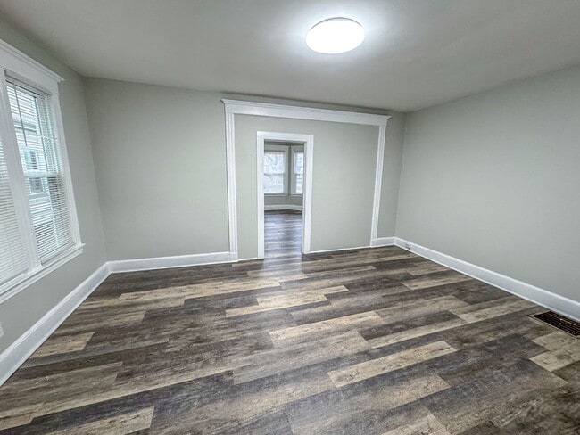 Building Photo - 318-320 Howard Ave