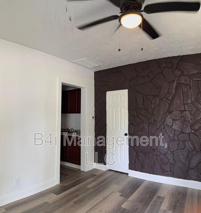 Foto del edificio - 422 Lakeview St
