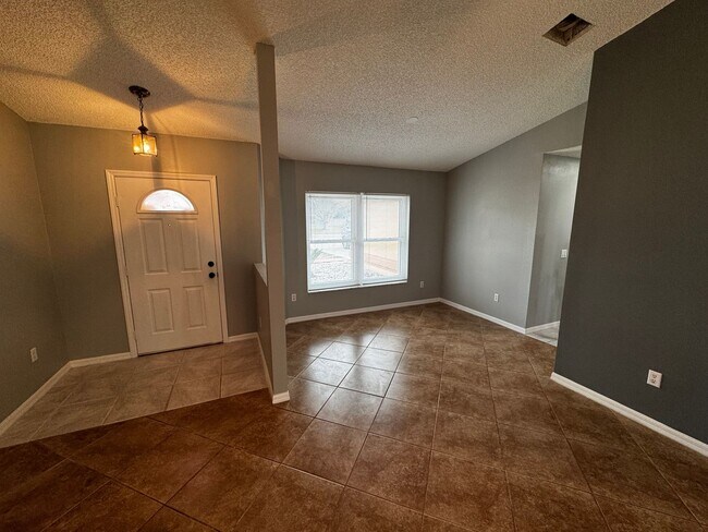 Foto del edificio - 3-Bedroom Ocala Home, Fenced Yard & Sunroom