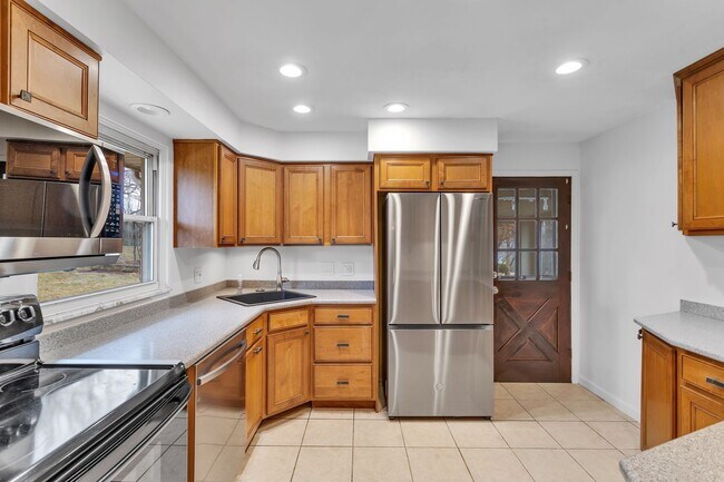 Foto del edificio - Updated 3BR Home with Central Air & Finished Walk-Out Basement - Sewickley, PA