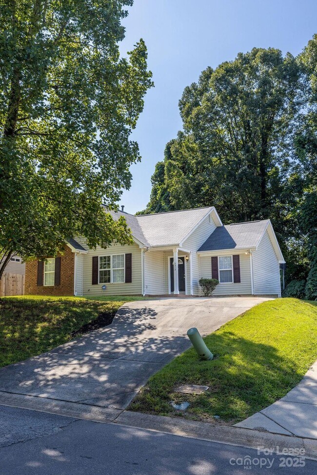 Foto del edificio - 2513 Hemby Woods Dr