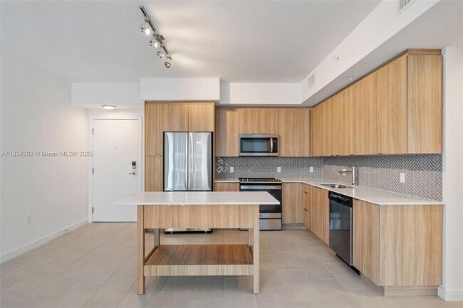 Foto del edificio - 2150 N Bayshore Dr