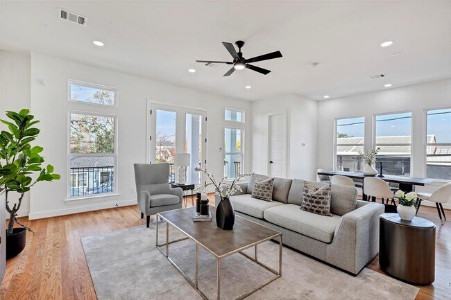 Foto del edificio - 1232 E 23rd St