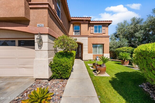 Foto del edificio - 44256 Dahlia St