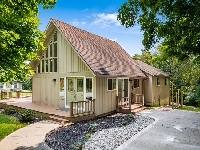 Building Photo - 305 Ridgeway Dr