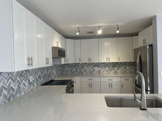 Building Photo - 4151 Eastridge Cir