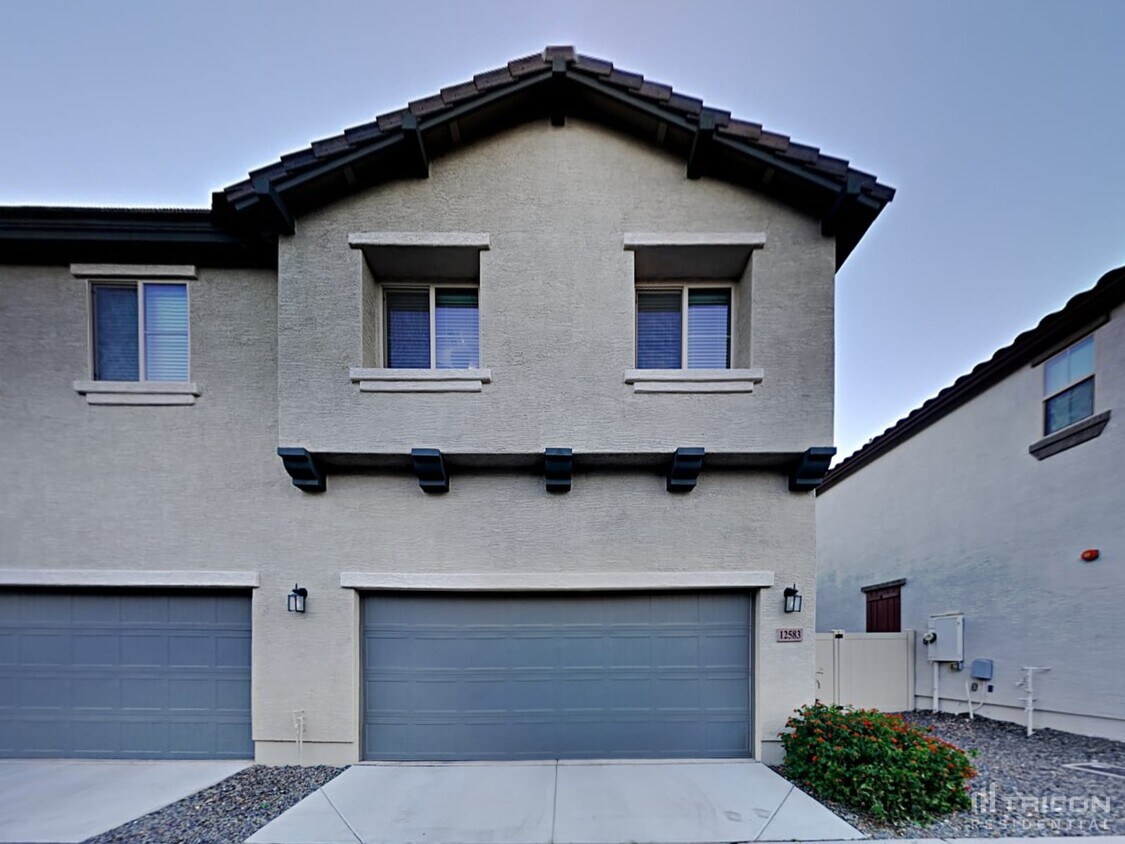 Foto principal - 12583 W Gentle Rain Rd
