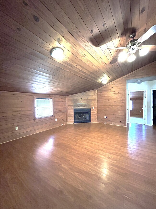 Foto del edificio - 1030 Bohler Rimes Rd