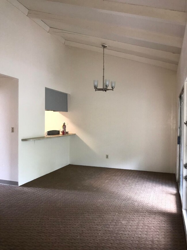 Foto del edificio - Garden Groves 3/2 $2200.00