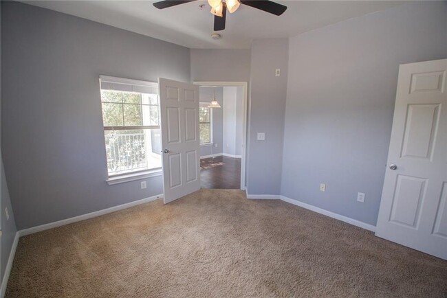 Building Photo - 2320 Gracy Farms Ln
