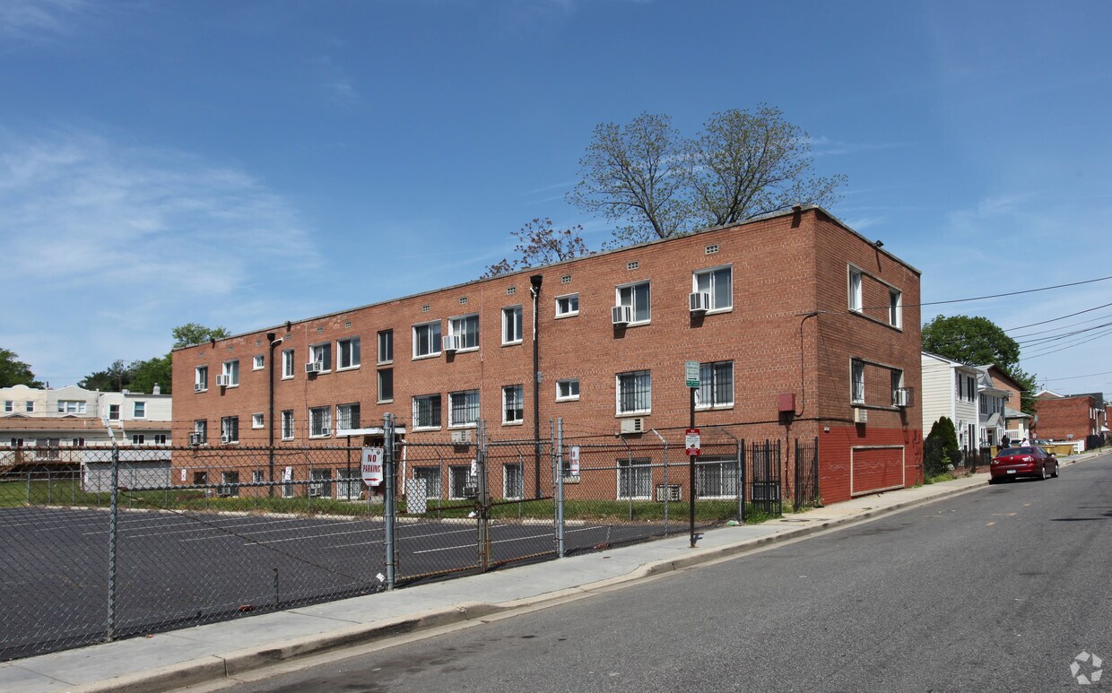 Building Photo - 1822 Kendall St NE
