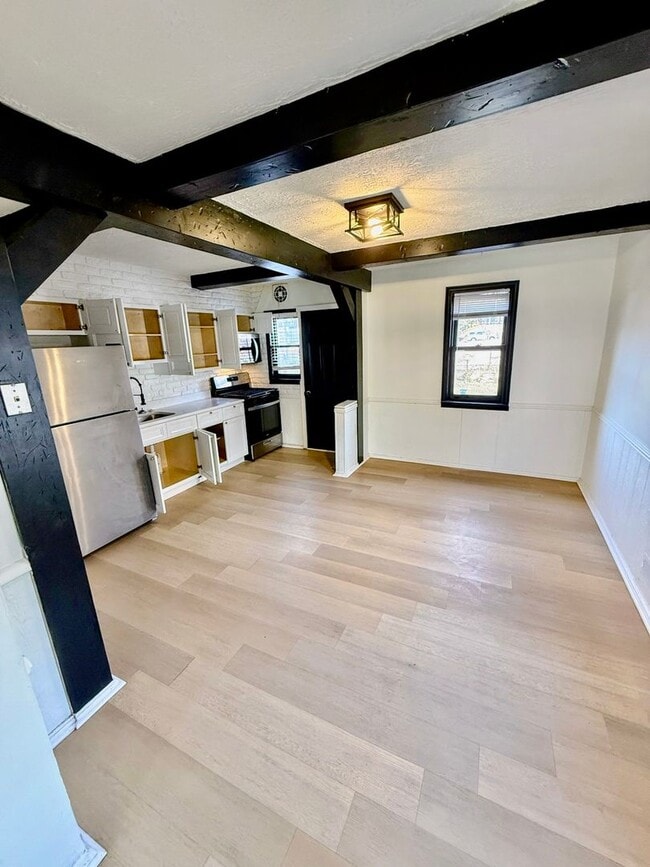 Building Photo - Modern & Gorgeous 4 Bedroom Belair-Edison Neighborhood