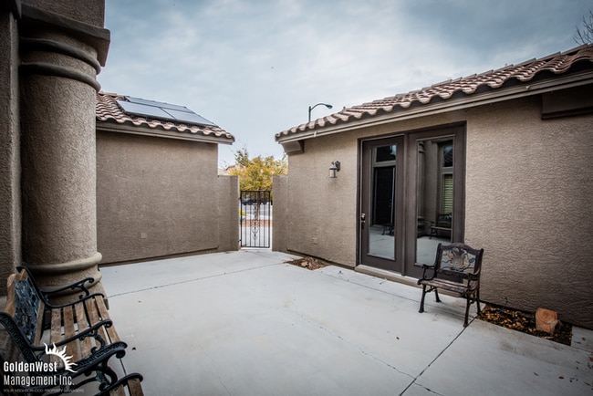 Building Photo - Spacious Home with Casita, Pool & Prime Las Vegas Location!