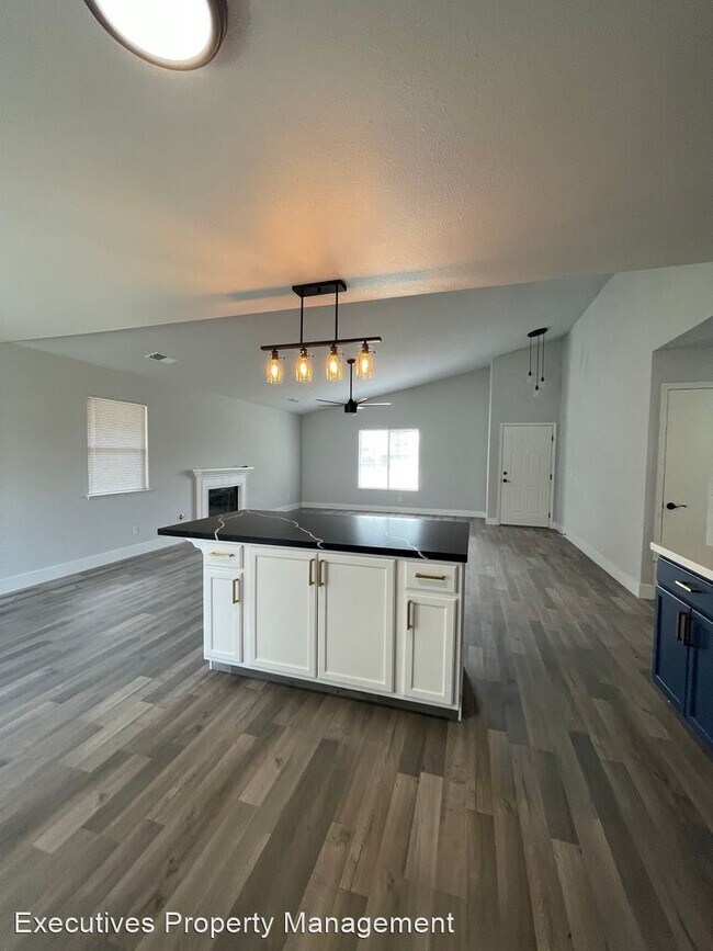 Building Photo - 4 br, 2 bath House - 2253 Yorktown Sq