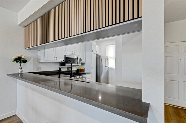 Building Photo - 555 Maine Ave