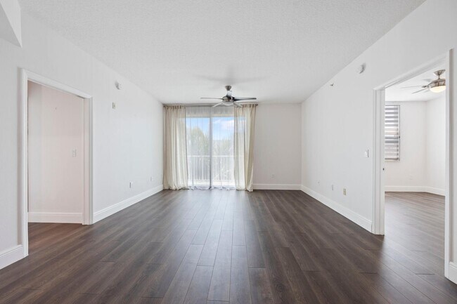 Building Photo - 804 E Windward Way