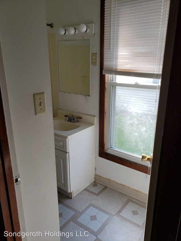 Building Photo - 1 br, 1 bath Apartment - 1014 Seventh St.