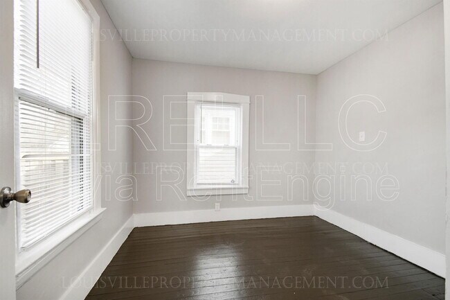 Foto del edificio - 639 Merwin Ave