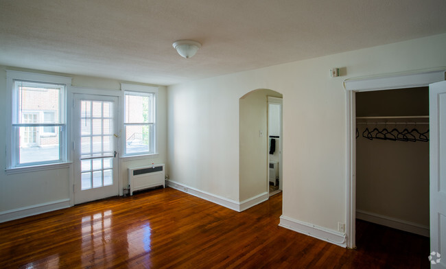 Living Room B110 - Parkwood Manor Apartments