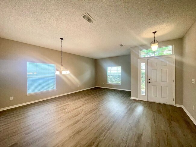 Building Photo - Waterside nice and affordable home!