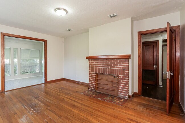 Building Photo - 250 W 62nd St