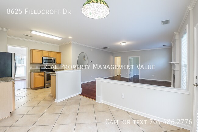 Foto del edificio - 8625 Fieldcroft Dr