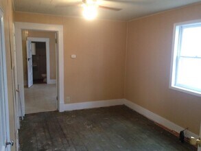 Building Photo - 308 S Graham Ave