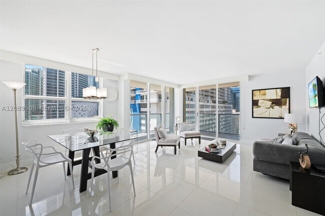 Building Photo - 1155 Brickell Bay Dr