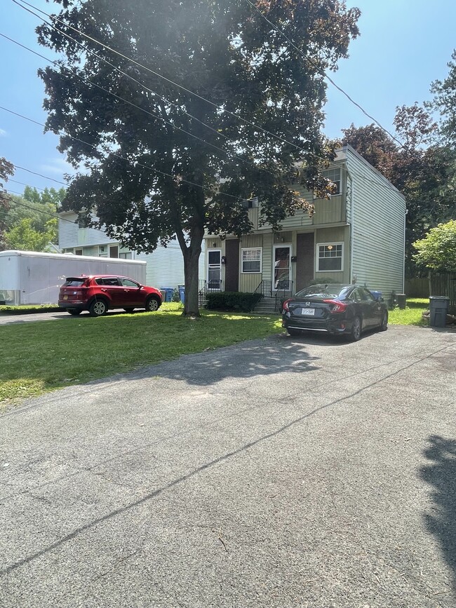 Driveway (2 to 3 Cars deep) - 326D Cortland St