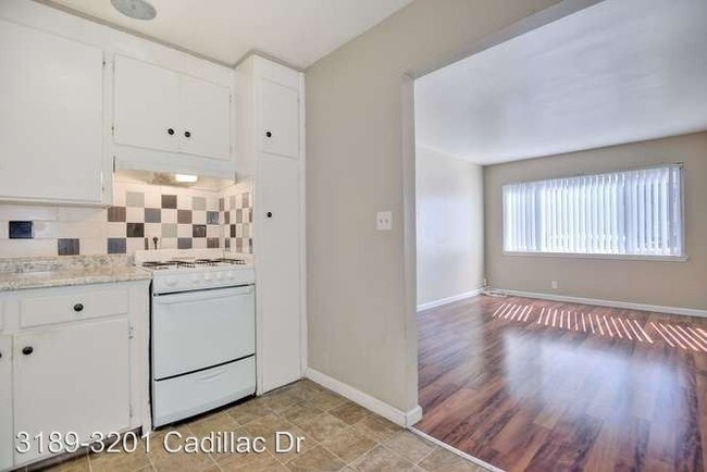 Foto del edificio - 3189-3201 Cadillac Dr