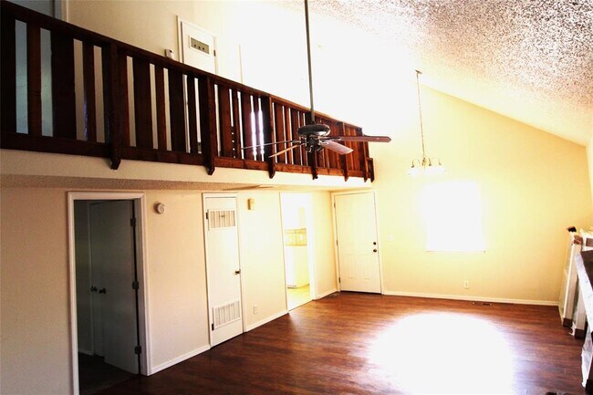 Foto del edificio - 1901 Tiffany Dr