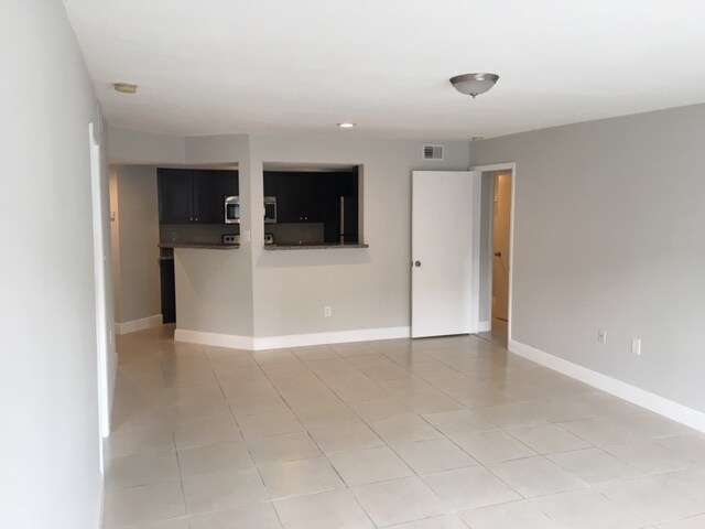 Building Photo - 10440 SW 156th Ct