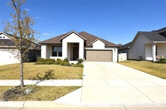 Building Photo - 3304 Lenten Rose Ln