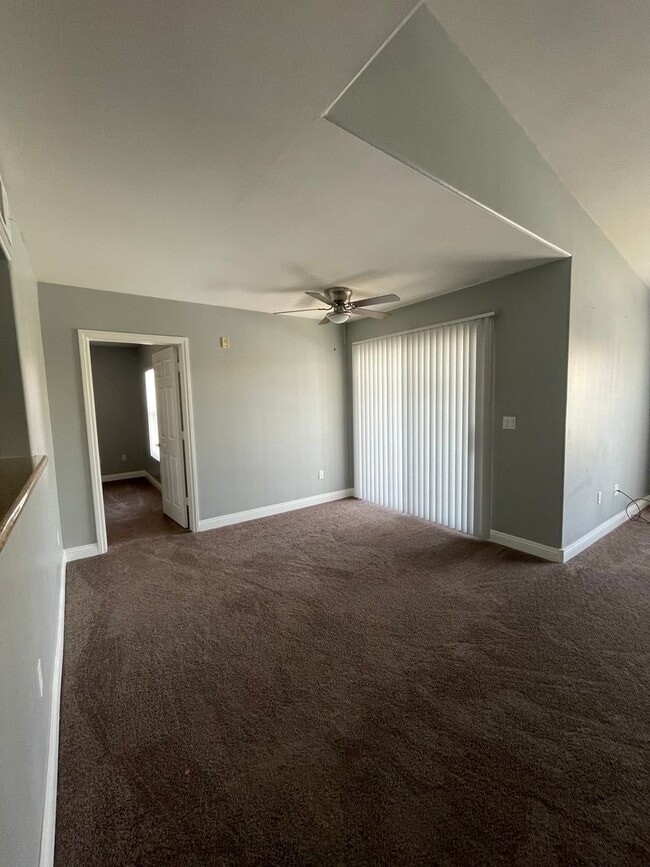 Building Photo - Cozy Condo