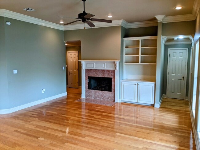 Building Photo - Spacious 3/2 home in a Convenient Location!