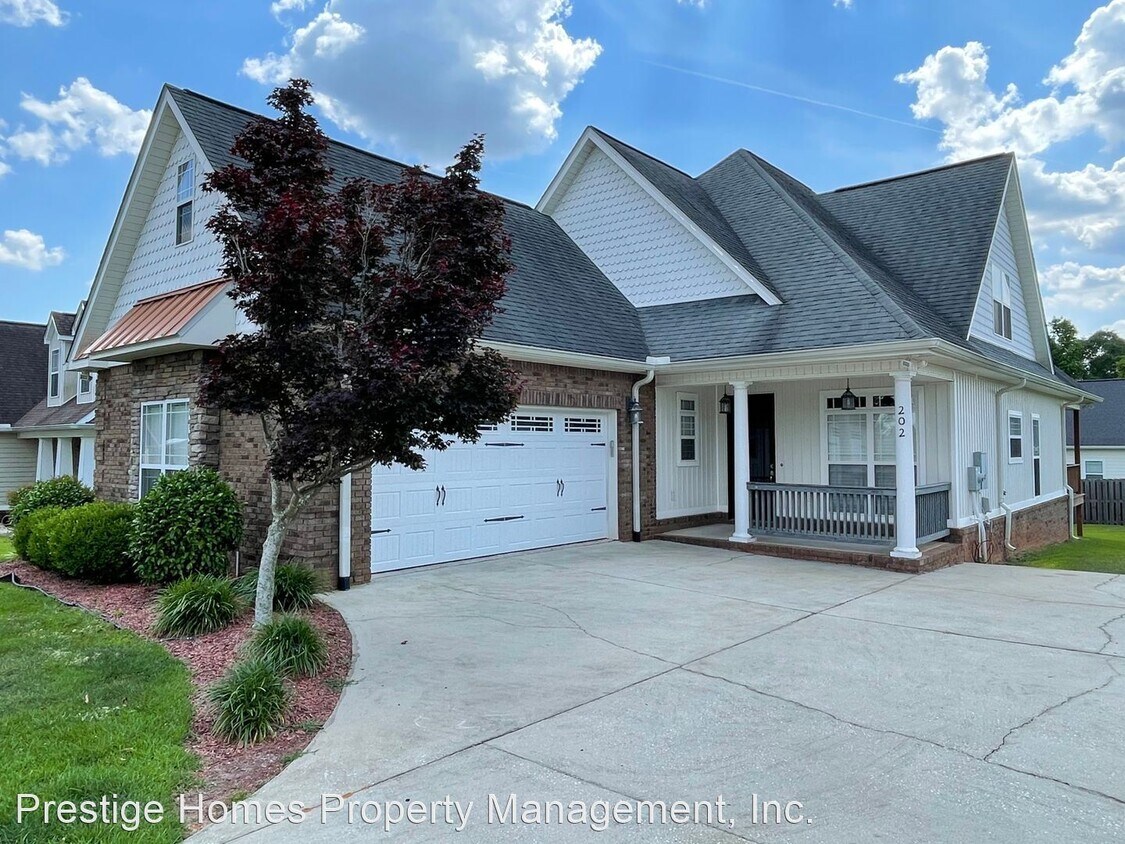 Primary Photo - 4 br, 2.5 bath House - 202 Southern Winds ...