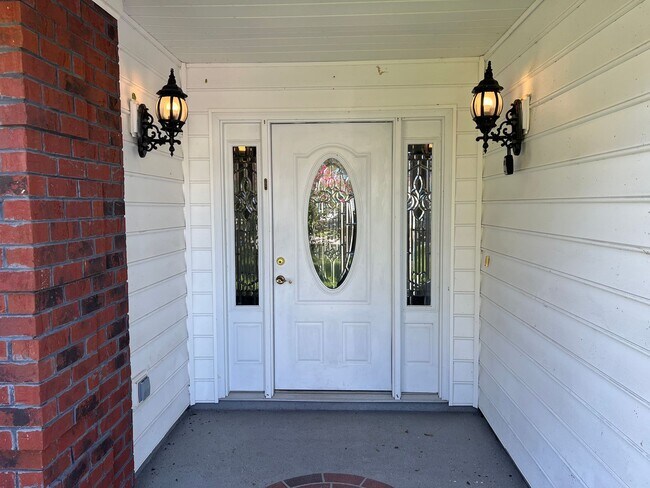 Building Photo - 154 Regency Dr