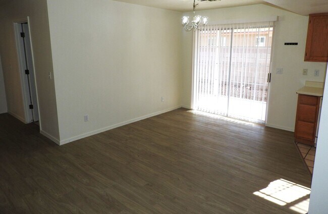 Foto del edificio - COMING SOON! 3+2 Stylish, Move-In Ready Home with New Flooring and Fresh Interior